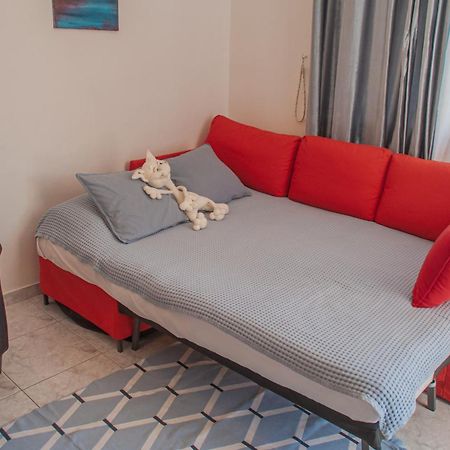 Cozy 1 Bedroom Apartment In Walking Distance To The Municipal Beach Pafos Exterior foto