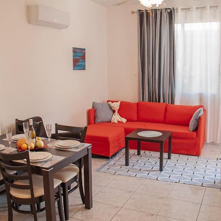 Cozy 1 Bedroom Apartment In Walking Distance To The Municipal Beach Pafos Exterior foto