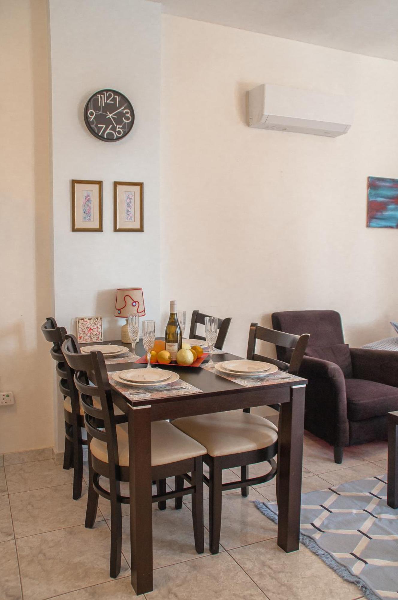 Cozy 1 Bedroom Apartment In Walking Distance To The Municipal Beach Pafos Exterior foto