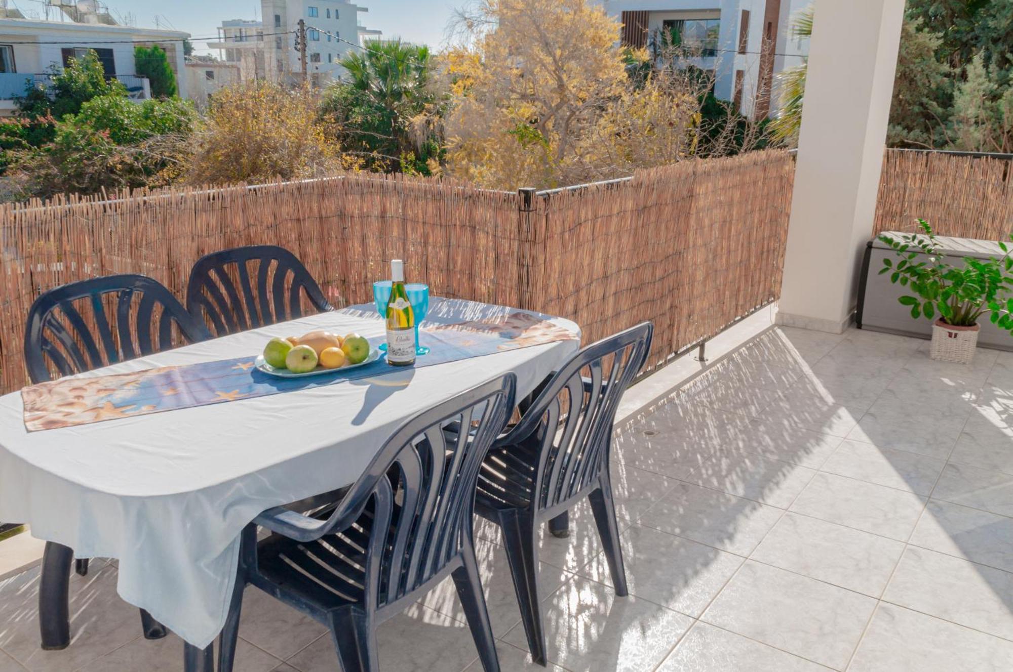 Cozy 1 Bedroom Apartment In Walking Distance To The Municipal Beach Pafos Exterior foto
