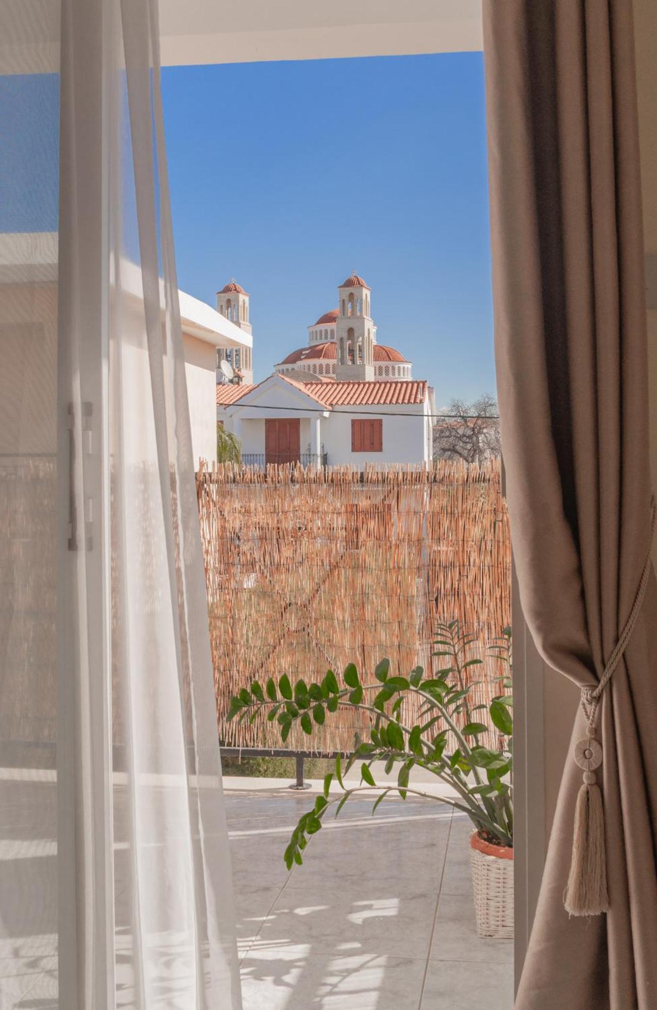 Cozy 1 Bedroom Apartment In Walking Distance To The Municipal Beach Pafos Exterior foto